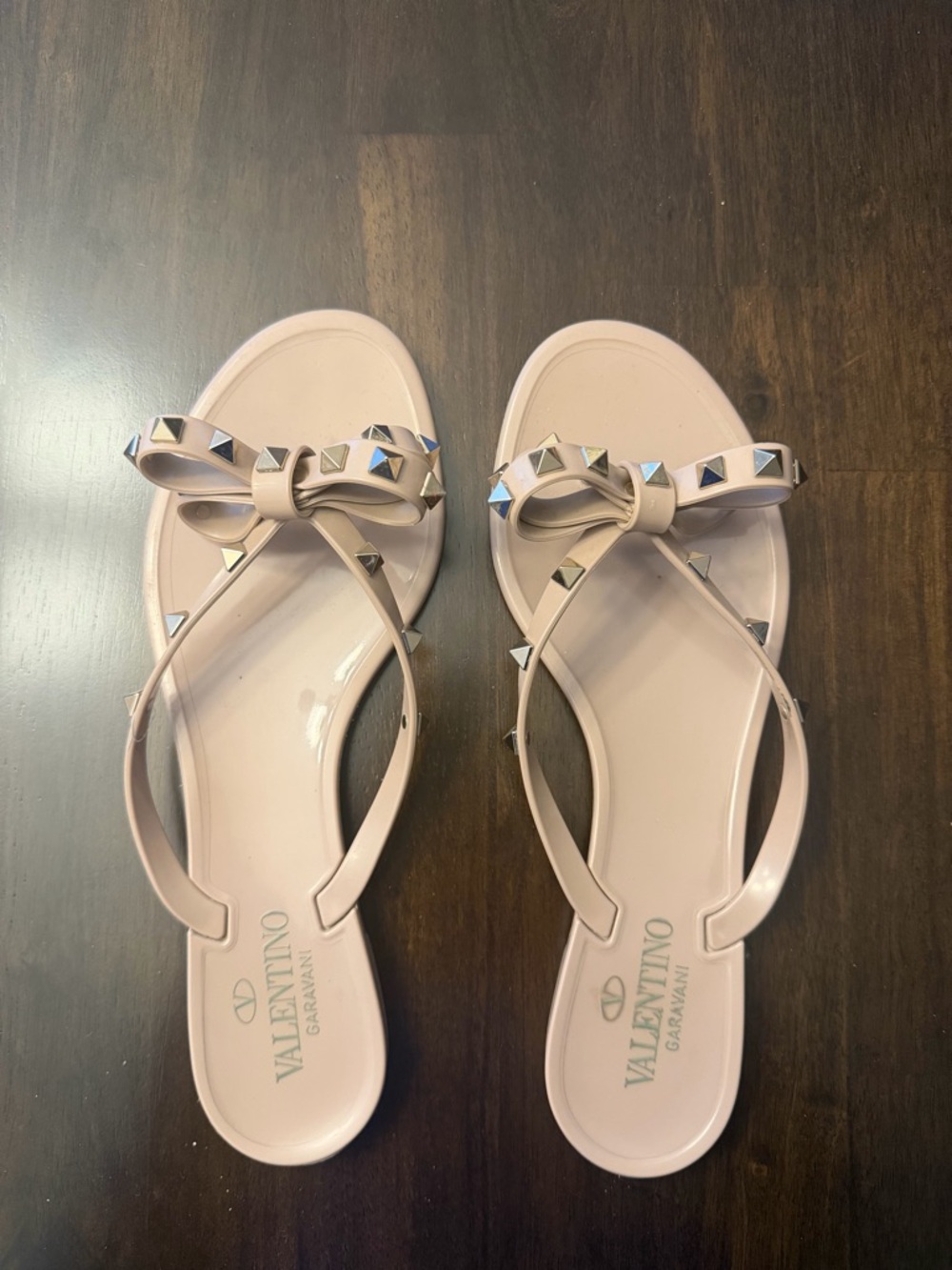 Valentino Garavani Rockstud Bow Jelly Sandals in Blush Pink